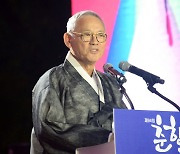 제94회 춘향제 개막식 참석해 축사하는 유인촌 장관