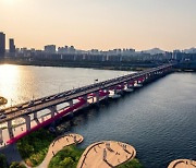 '핑크빛' 물드는 잠수교···가장 긴 미술관으로 '핫플' 떠오르나