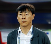 '신태용 퇴장 → 파리행 좌절' 인니, 올림픽 PO 기니에 0-1 패배…한국전 이후 통한의 3연패