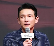 '맥베스' 황정민 "♥아내와 작품 얘기 多..덕분에 용기 생겨"