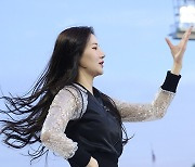 [포토] 김진아 고혹미에 잠실벌 들썩