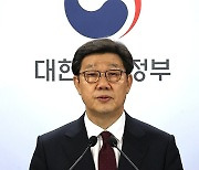 브리핑하는 노연홍 의료개혁특위 위원장