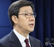 브리핑하는 노연홍 의료개혁특위 위원장