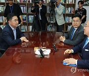 김종민 의원 만난 박찬대 원내대표