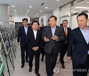 이상민 장관, 충북 재외동포지원센터 방문