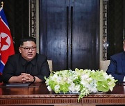 [단독] “文, 북한에 너무 양보하려 해 싱가포르 회담서 제외시켜”