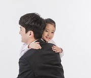 아이 때문에 집 밖에서 흡연… 그래도 '독성' 전달된다