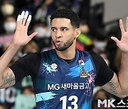 “OK 배구에 적합한 선수 있었다” 韓 MVP 레오가 재계약에 실패하다니…비예나만 살아남았다, 재취업 꿈꾸는 외인들의 운명은