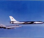 구 소련 폭격기 차단하는 F-4E 전투기