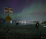 캐나다 밴쿠버 해변과 오로라 이색 장관