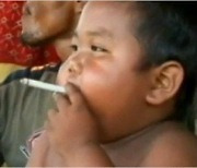 두 살부터 담배 하루 40개비 피우던 인도네시아 소년은 지금...