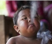 2살부터 줄담배 핀 인니 소년…"의사 되고 싶다" 반전 근황