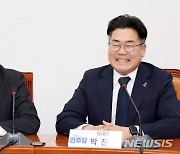 친명계 지도부 앞다퉈 '이재명 연임론' 띄우기…이 대표 '결단' 달려
