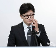 한동훈, 목격담 이슈…尹지지층 58%, 韓조기등판 '찬성'