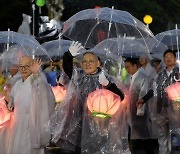 유인촌 장관, 부처님 오신 날 연등회 행렬 참여
