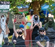[포토]'이스라엘과의 연대' 행진에 야유하는 친팔시위대