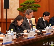 조태열 장관, 왕이 중국 외교부장과 회담
