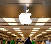 美 애플 매장서 첫 파업 결의… “임금 등 불만”