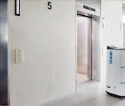 엘베 타고 자동문도 통과…똑똑해진 배송로봇