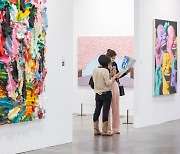 Stagnant art market makes small players open their wallet rather than big players