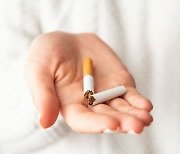 “담배 피우면 살 빠진다”…이유는 식습관