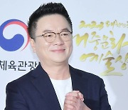 “금전 요구하지 않아” 김태균, 사칭 계정 피싱 주의 당부