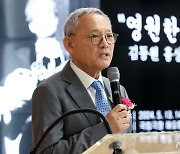 '영원한 햄릿' 고 김동원 흉상 제막식 추모사 하는 유인촌 장관