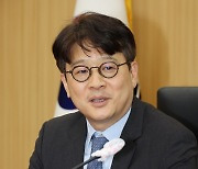 "앞에선 반성, 뒤에선 자기 가족 지키라는 대통령"