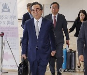 한·중 외교장관 회담 위해 베이징으로 출국하는 조태열 장관
