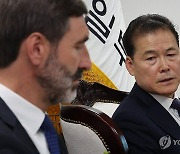 슬로바키아 외교부 장관과 면담하는 김영호 장관