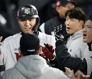 '장성우 싹쓸이 결승타' KT, 7-4 롯데 꺾고 3연패 탈출…롯데 4연패 늪[수원에서mhn]