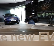 새롭게 공개된 더 뉴 ev6