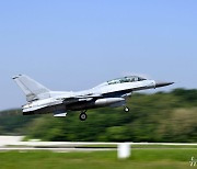 출격하는 F-16