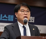 환영사하는 임현택 의협 회장