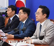 민주당 "尹, 일방통행 '마이웨이'…총선 참패하고도 안 변해"