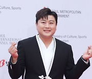 트로트 가수 김호중 교통사고 내고 도망…경찰 조사 중
