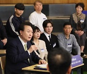 尹 "노동약자보호법 제정… 임기 내 노동법원 설치 법안 마련"