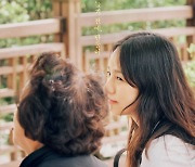 "더 늦기 전에"…이효리 모녀 예능 '엄마, 단둘이 여행 갈래?' 포스터 공개