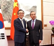 [사진] 한·중 외교, 6년 반만에 베이징 회담
