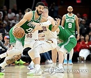 [NBA PO] '브라운-테이텀 60점 합작' 보스턴, 미첼 빠진 클리블랜드 격파... 컨퍼런스 파이널까지 -1승