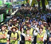 “재판방해” 비난 주고받는 의정···병원 노동자들 “강대강 대치 언제까지”