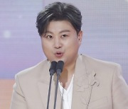 택시 받고 뺑소니…김호중 경찰 조사