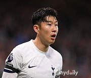 "충격! 손흥민, 음바페 대체자 지목"…이강인과 함께 뛸 수 있다! "PSG 상징으로 가장 세련된 후보, 佛에서 더 많은 골 넣을 것"