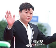 김호중, 사고 후 골목에 차 세웠다더니…CCTV 영상 공개됐다