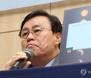 인사말하는 도종환 시인