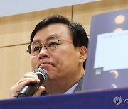 인사말하는 도종환 시인