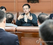 최상목 부총리, 관계부처 합동 민생현장 방문