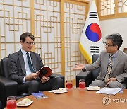 정용재 국립고궁박물관장, 주한 프랑스 대사 환담