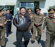 김정은, 전술미사일무기체계 점검…"전쟁준비 획기적 변혁"