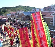 북한 평양 송금축산농장에 들어선 살림집들